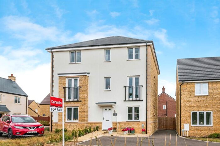 3 Bedroom Semi-Detached House For Sale In Flamingo Way, Witney, OX29