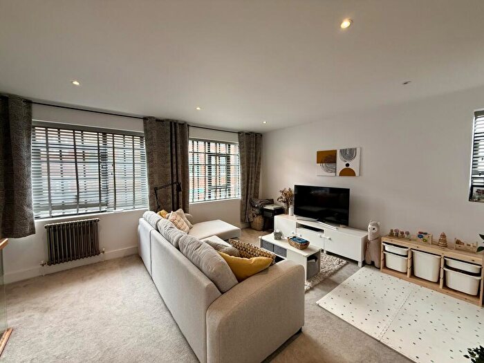 3 Bedroom Town House To Rent In Smith's Row, Pemberton Street, Jewellery Quarter, Birmingham, B18