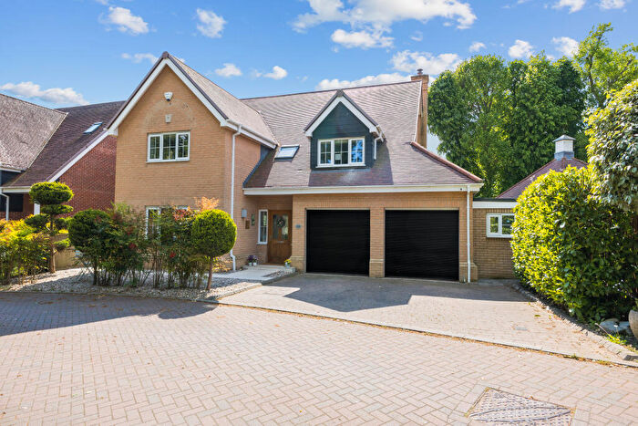 6 Bedroom Detached House For Sale In Sevenacres, Welwyn, AL6