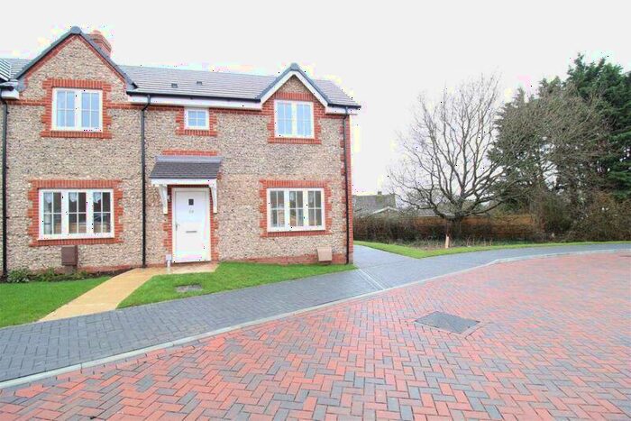 3 Bedroom Semi-Detached House To Rent In Connemara Crescent, Fontwell, BN18