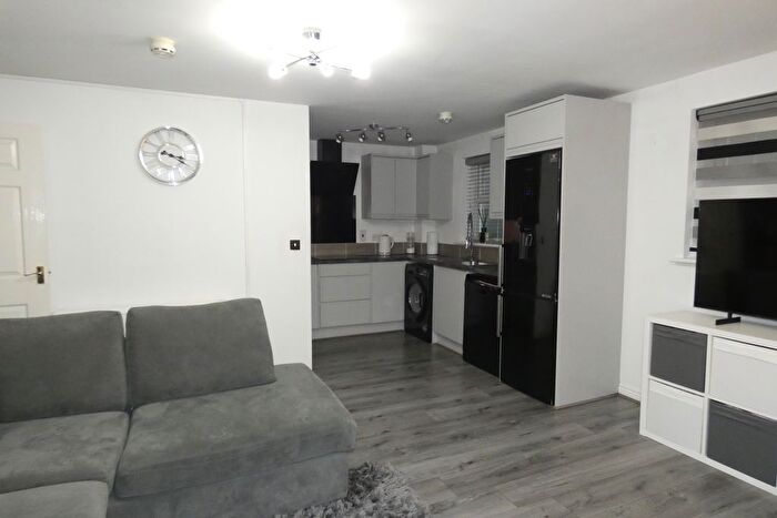 2 Bedroom Flat To Rent In Stonemere Drive, Manchester, M26
