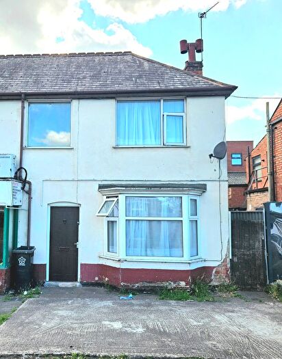 3 Bedroom Semi-Detached House To Rent In Sidwell Street, Leicester, LE5
