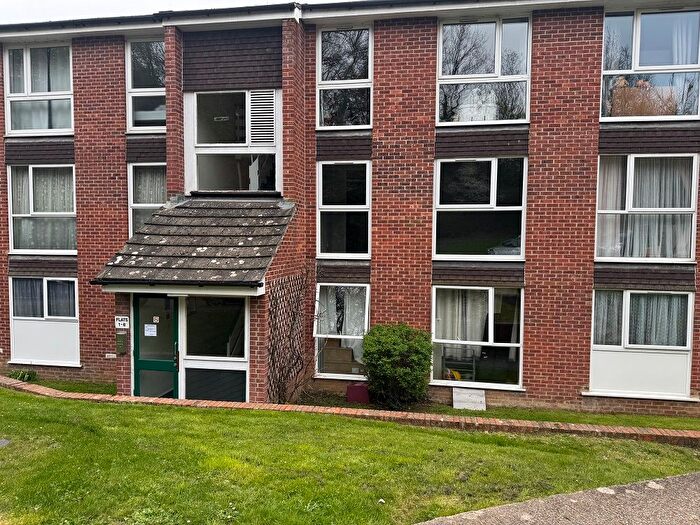 2 Bedroom Flat To Rent In Trafalgar Court, Reading, RG30