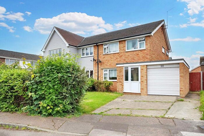 3 Bedroom Semi-Detached House For Sale In Chestnut Walk, Chelmsford, CM1