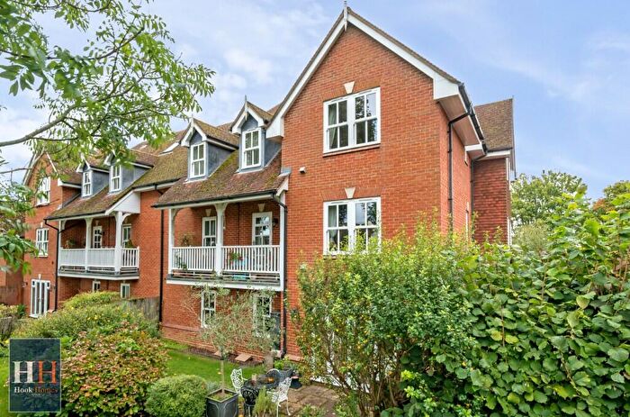 2 Bedroom Penthouse For Sale In Regal Heights, Western Lane, RG29