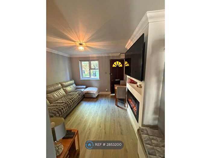 1 Bedroom Maisonette To Rent In Horkesley Way, Wickford, SS12