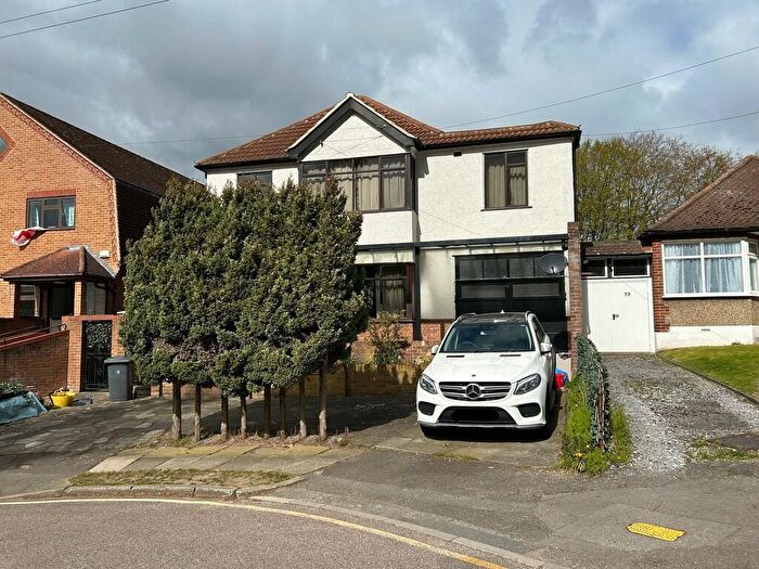 5 Bedroom Detached House For Sale In Hogarth Avenue, Brentwood, CM15