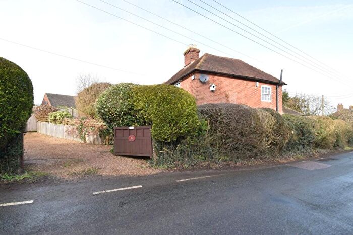 1 Bedroom Cottage For Sale In Headcorn Road, Platts Heath, ME17
