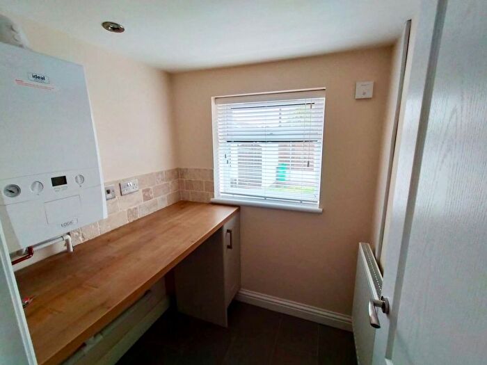 2 Bedroom End Of Terrace House To Rent In Brecon Road, Hirwaun, CF44