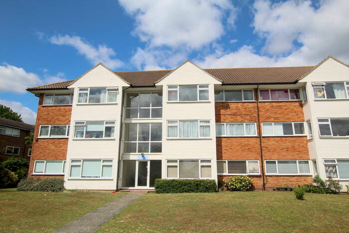 2 Bedroom Flat To Rent In Lavender Court (), West Molesey., KT8