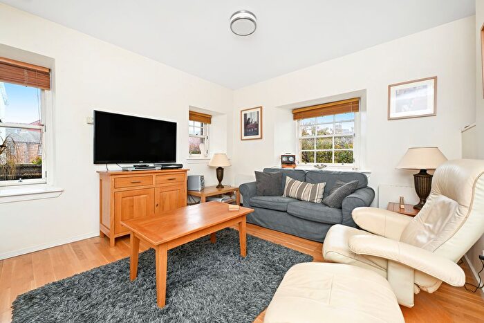 2 Bedroom Flat For Sale In / Davie Street, Old Town, Edinburgh, EH8