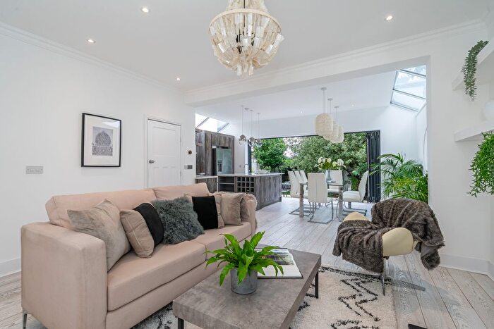 4 Bedroom Detached House For Sale In Doyle Gardens, London, NW10