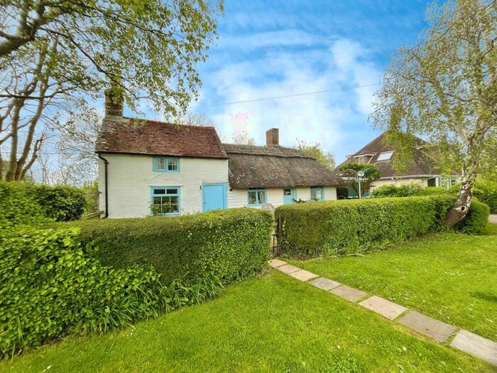 2 Bedroom Detached House To Rent In The Green, Wilmington, BN26