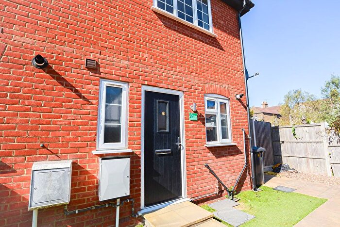 2 Bedroom End Of Terrace House To Rent In Southchurch Road, Southend-On-Sea, SS1