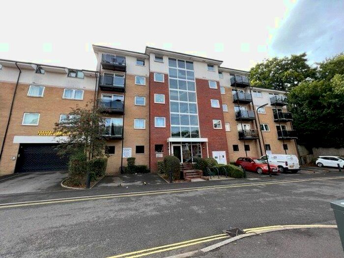2 Bedroom Flat To Rent In Seacole Gardens, Southampton, Hampshire, SO16