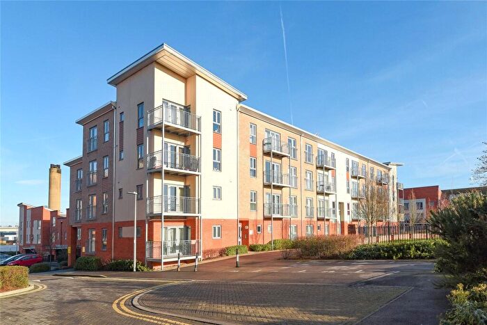 2 Bedroom Apartment For Sale In Ashdown House, Battle Square, Reading, Berkshire, RG30