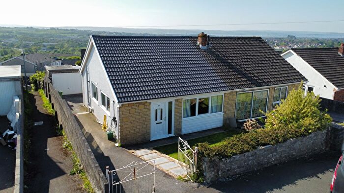 3 Bedroom Semi-Detached Bungalow For Sale In Oaklands, Llanelli, SA14