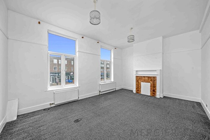 3 Bedroom Flat To Rent In Darkes Lane, Potters Bar, EN6