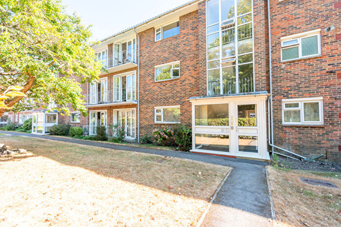 2 Bedroom Flat For Sale In North Walls, Chichester, PO19