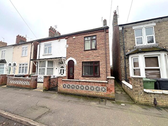 3 Bedroom Semi Detached House For Sale In Queens Walk, Peterborough, PE2