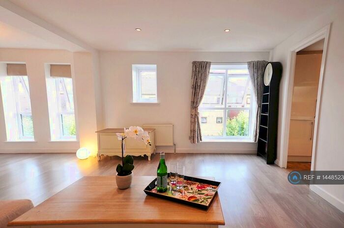 3 Bedroom Flat To Rent In Bowes Lyon Hall, London, E16