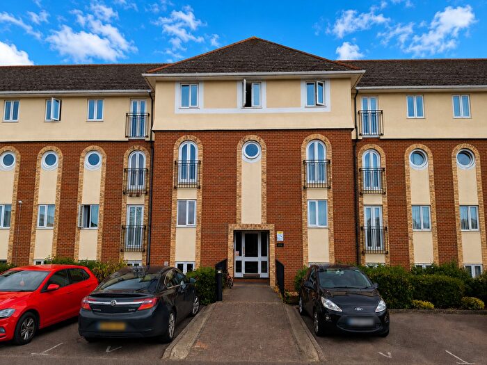 1 Bedroom Flat For Sale In Walsingham Close, Hatfield, AL10