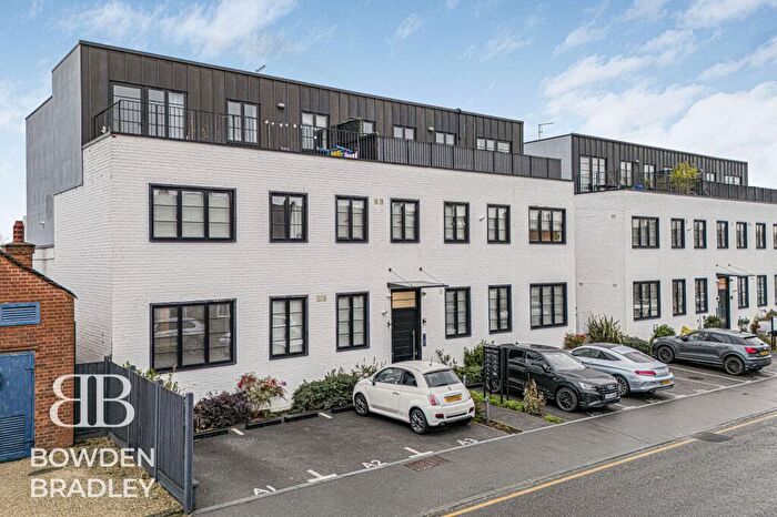 1 Bedroom Flat For Sale In Maybank Road, London, E18