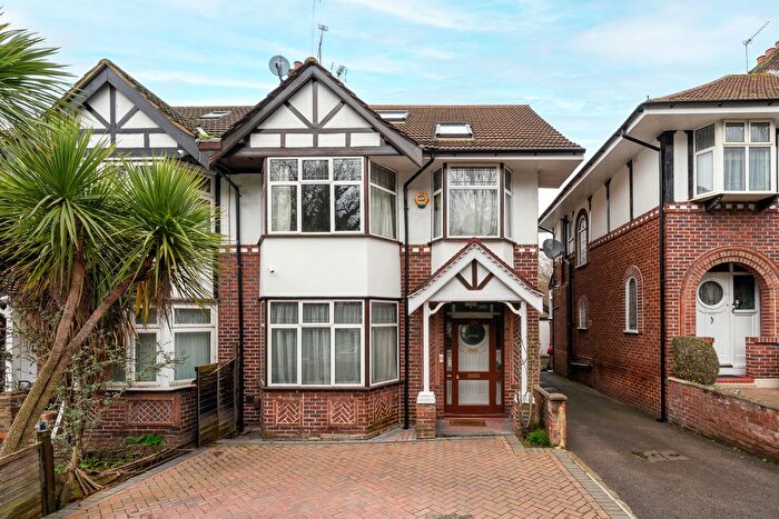 4 Bedroom Semi Detached House For Sale In Brunswick Road, Ealing, W5