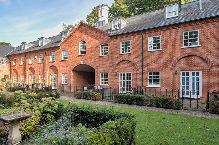 4 Bedroom Detached House For Sale In Mulberry Close, Watford, WD17