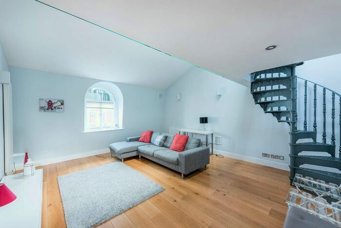 2 Bedroom Flat To Rent In Penywern Road, Earls Court, London, SW5