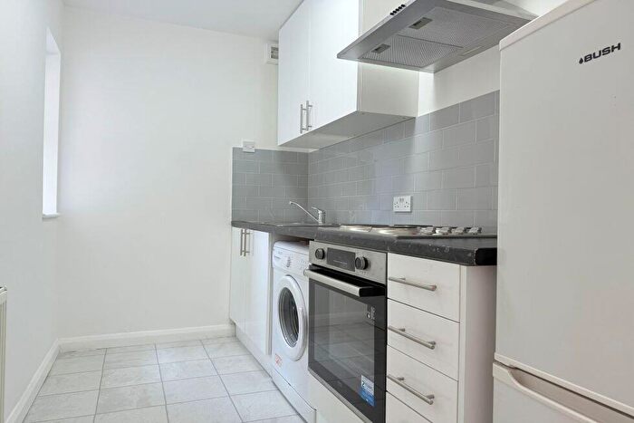 Flat To Rent In Mare Street, Hackney, E8