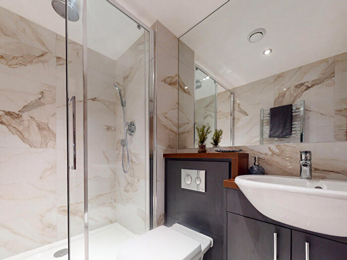 Apartment To Rent In Apt, Live Oasis Deansgate #, M2