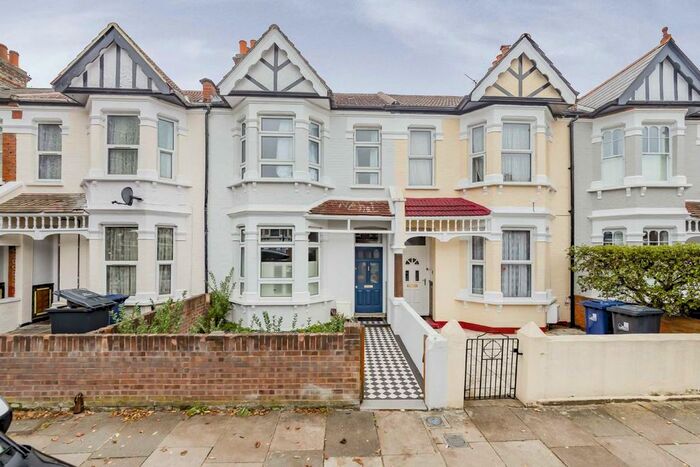 3 Bedroom Property To Rent In Adelaide Road, London, W13