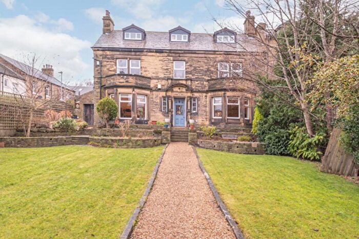 4 Bedroom Semi Detached House For Sale In Thornton Road, Bradford, BD8