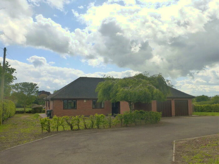 3 Bedroom Detached Bungalow To Rent In High Street, Kirmington, DN39