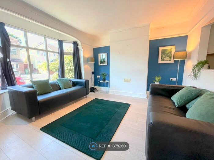 7 Bedroom Semi-Detached House To Rent In Blenheim Gardens, Southampton, SO17