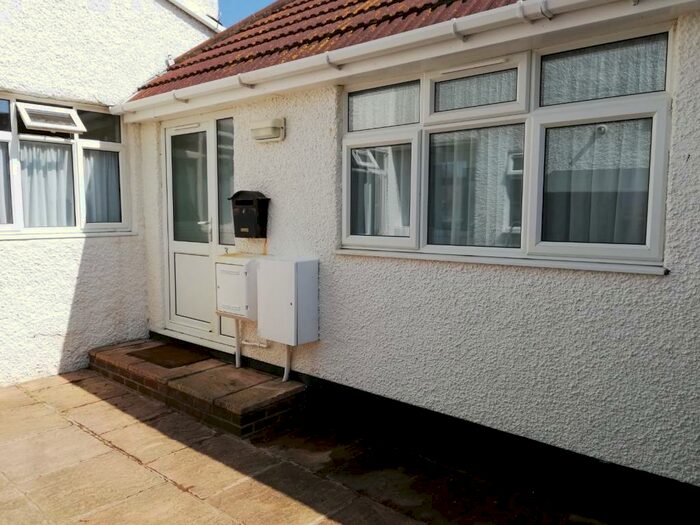 2 Bedroom Property To Rent In Hoddern Avenue, Peacehaven, BN10
