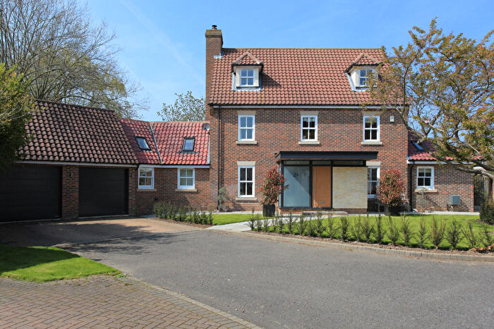 5 Bedroom Detached House For Sale In Cambridge Close, Stock, CM4