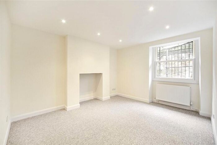 2 Bedroom Maisonette To Rent In Eversholt Street, Camden, NW1