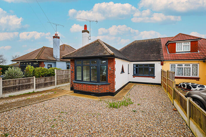 3 Bedroom Semi-Detached Bungalow For Sale In Bridgwater Drive, Westcliff-on-sea, SS0