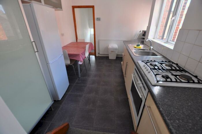 3 Bedroom Flat To Rent In Lonsdale Terrace, Jesmond, Newcastle Upon Tyne, NE2