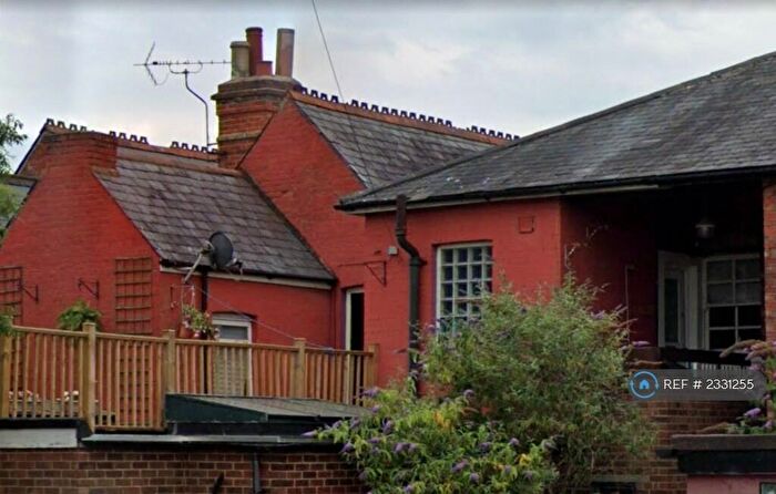 2 Bedroom Flat To Rent In Badshot Lea Road, Farnham, GU9