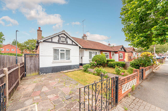 3 Bedroom Bungalow For Sale In Beechcroft Gardens, Wembley Park, Wembley, HA9