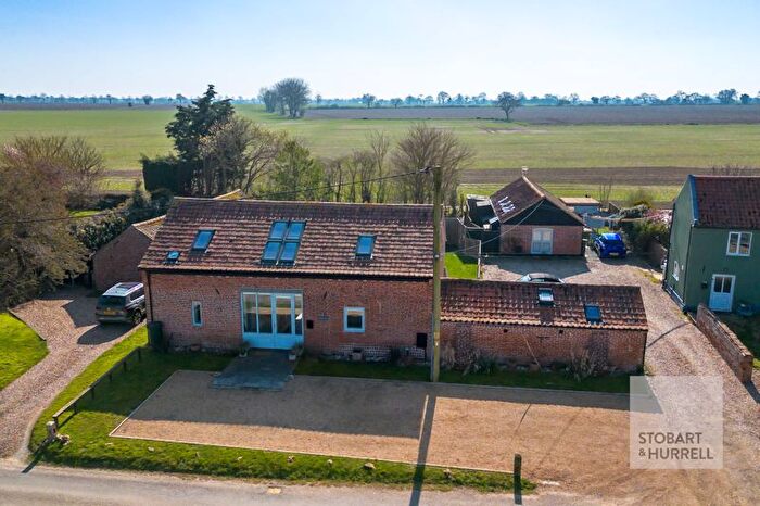 4 Bedroom Barn Conversion For Sale In Store-N-Sty, Calthorpe Street, Ingham, Norfolk, NR12