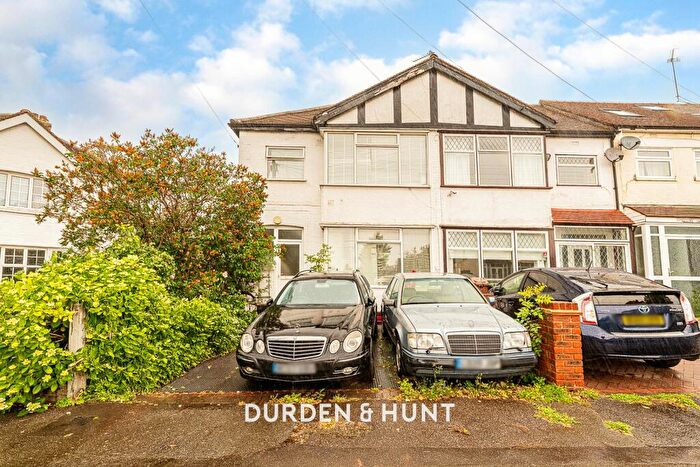 3 Bedroom End Of Terrace House For Sale In Middleton Avenue, Chingford, E4