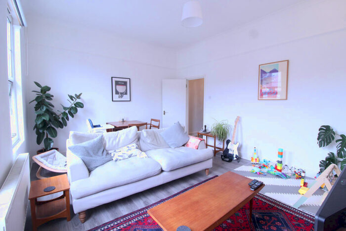 2 Bedroom Flat To Rent In St. Mary Road, Walthamstow, E17