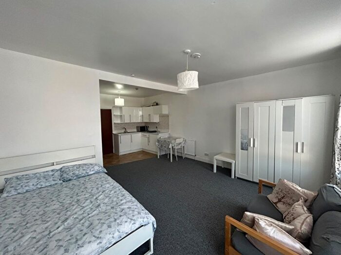 1 Bedroom Studio To Rent In Cecil Road, TW3
