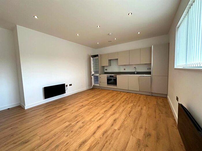 2 Bedroom Flat To Rent In Chalfont Park, Gerrards Cross, SL9