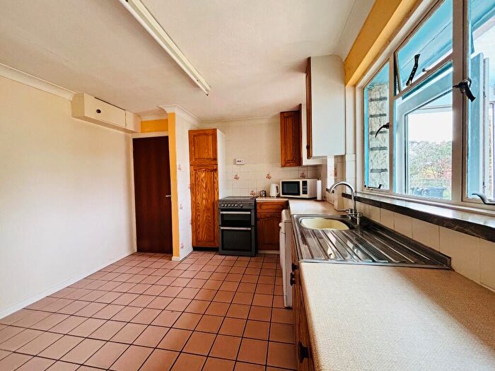 2 Bedroom Detached Bungalow For Sale In Toms Field Road, BH19 - Photo 6