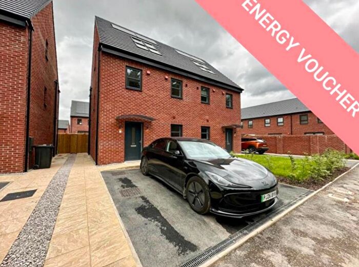2 Bedroom Town House To Rent In Maria Rowley Close, Crossgates, Leeds, LS15